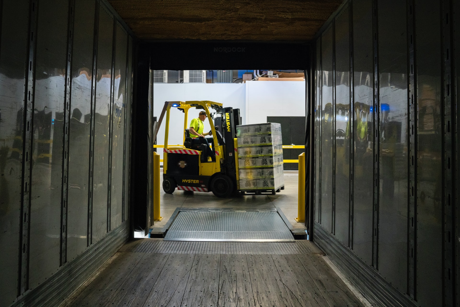 Cross docking en logística: qué es, fases y tipos - Xtravans